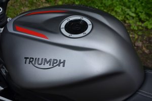 Triumph Street Triple RS 2017 : les anglais ont tiré les premiers !