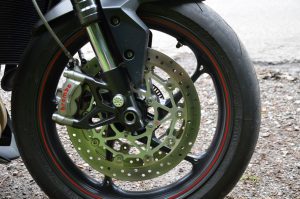 Triumph Street Triple RS 2017 : les anglais ont tiré les premiers !