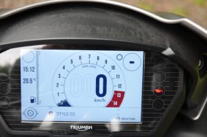 Triumph Street Triple RS 2017 : les anglais ont tiré les premiers !