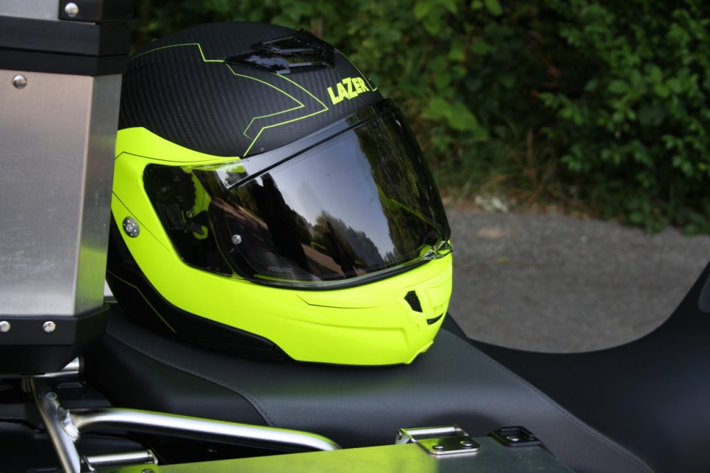 Casque Lazer Monaco Carbone Droid, la quadrature du modulable.