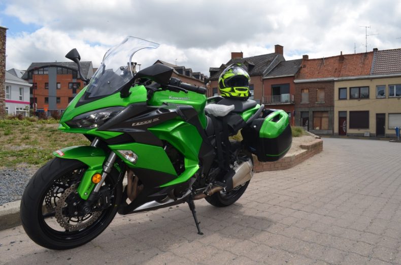 Kawasaki Z1000SX madame Hulk