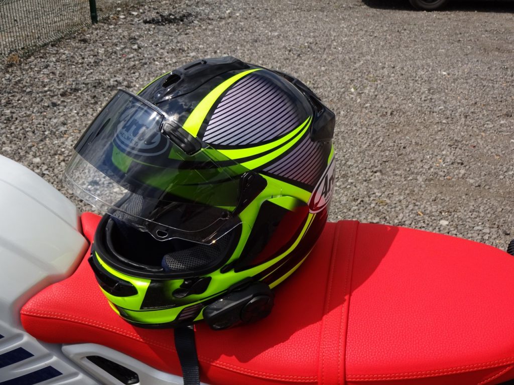 Arai Chaser-X racé mais moins sportif que le RX7V.