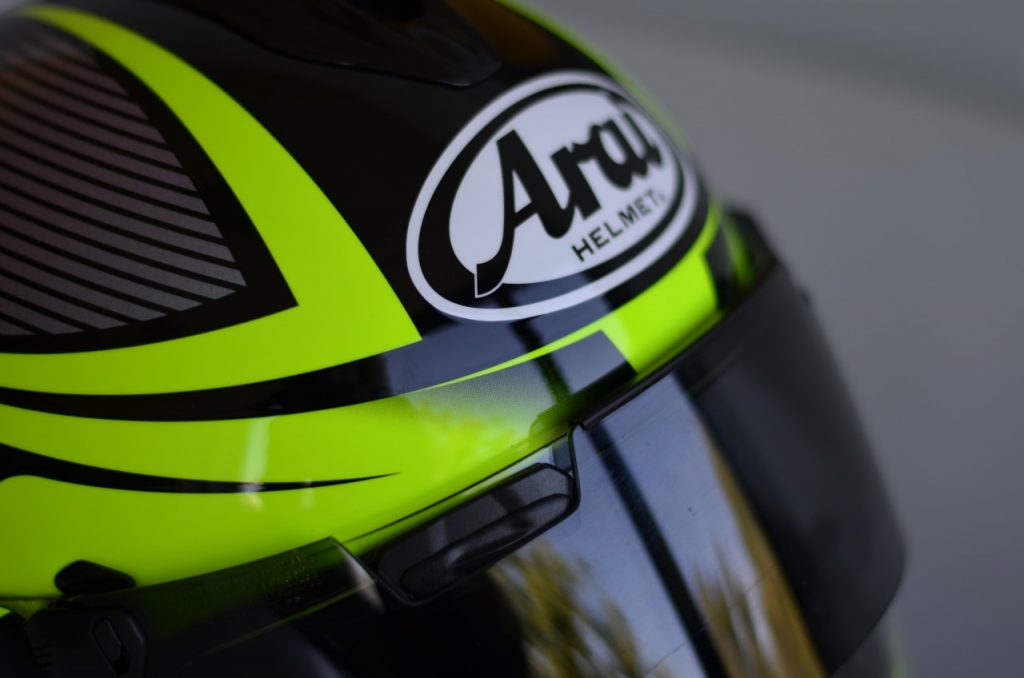 Arai Chaser-X racé mais moins sportif que le RX7V.