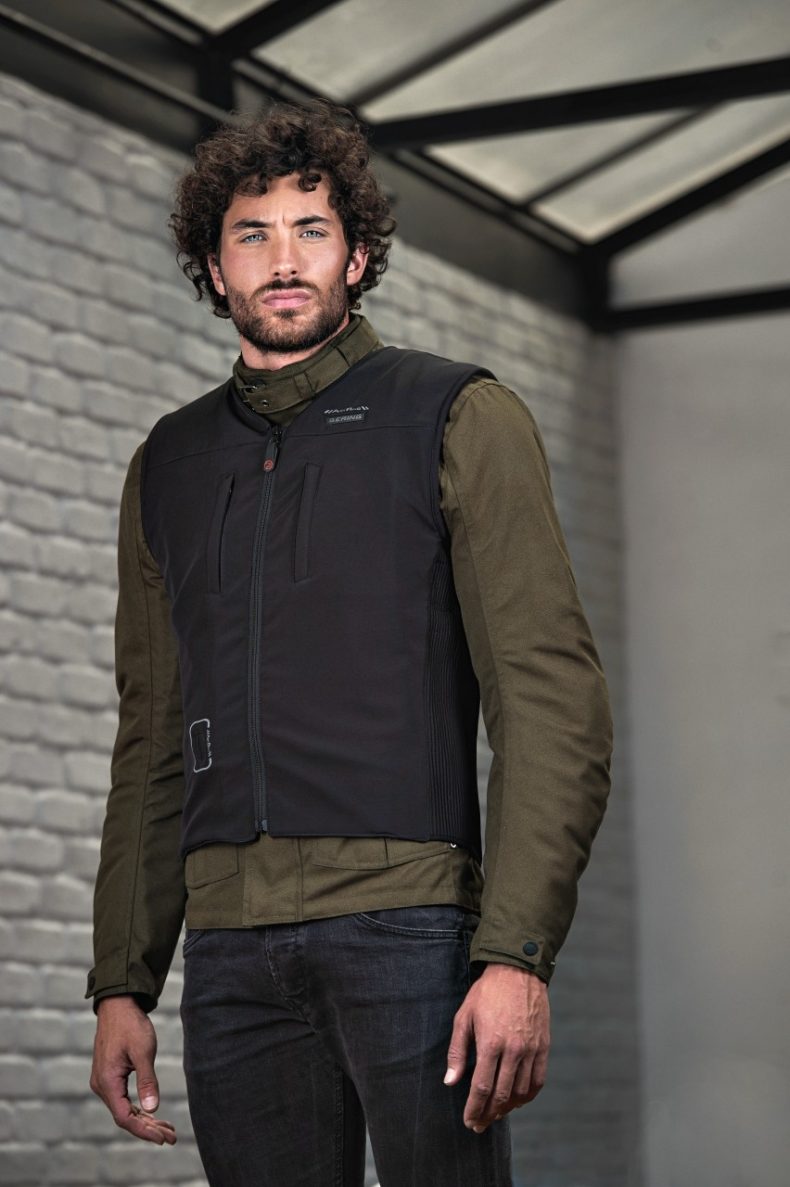 Bering propose aussi un gilet airbag filaire, le C-Protect Air