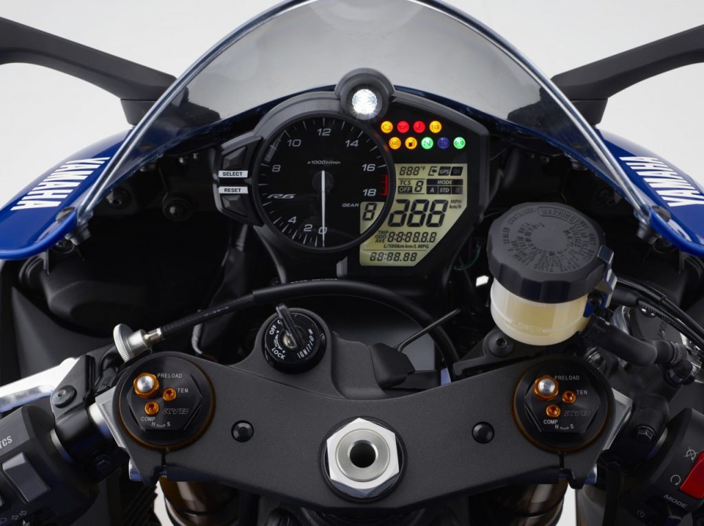 Yamaha R6: l&rsquo;ère six