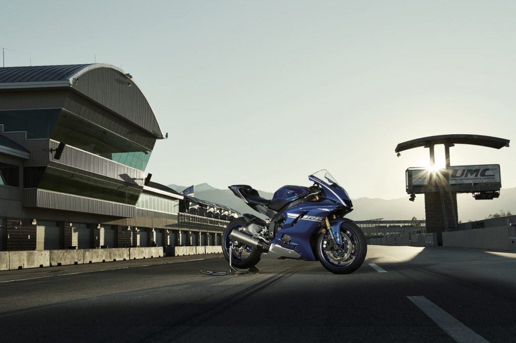 Yamaha R6: l&rsquo;ère six