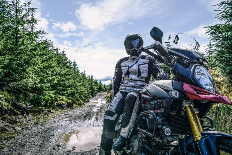 REV’IT! FACE À RST: 2 BEST-SELLERS EN COMPARATIF Rst_adventure_3_02