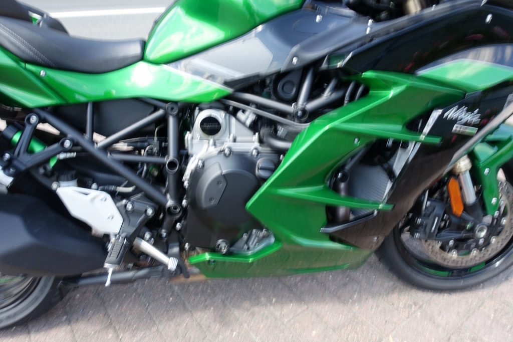 Hulk version deux roues, la Kawasaki H2SX