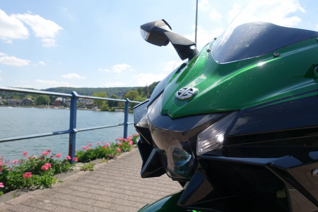 Hulk version deux roues, la Kawasaki H2SX