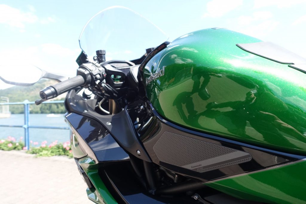 Hulk version deux roues, la Kawasaki H2SX