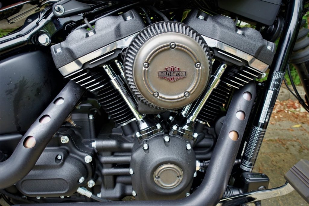 Harley-Davidson, découverte de la customisation en Street Bob