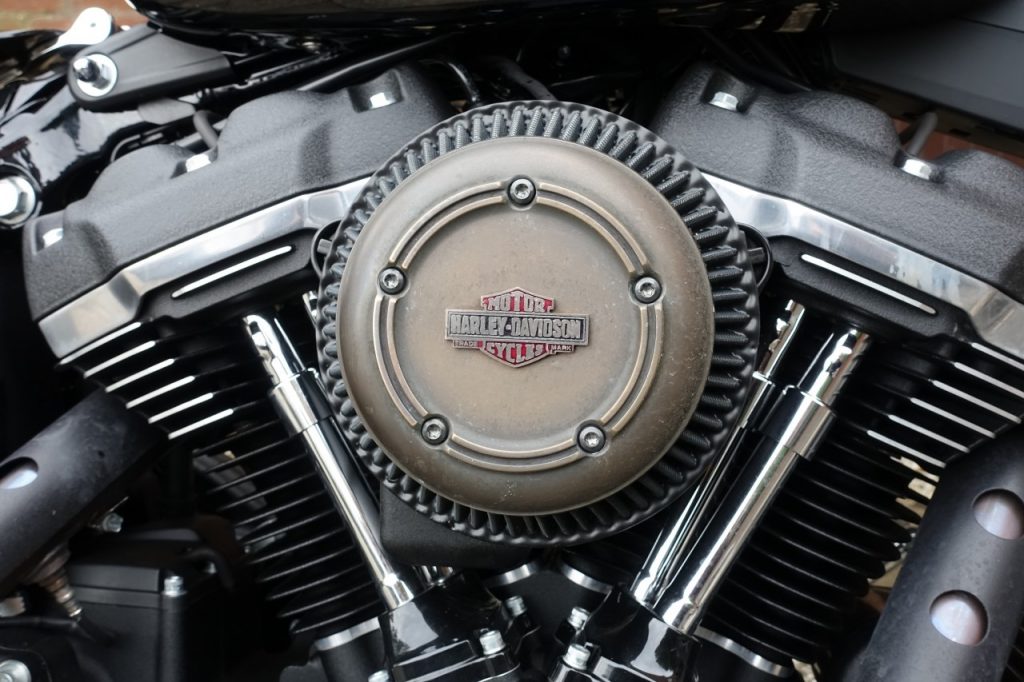 Harley-Davidson, découverte de la customisation en Street Bob