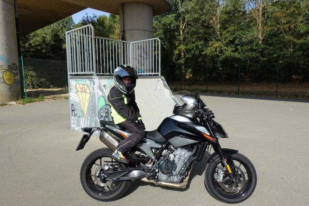 KTM Duke 790, celle qui manquait