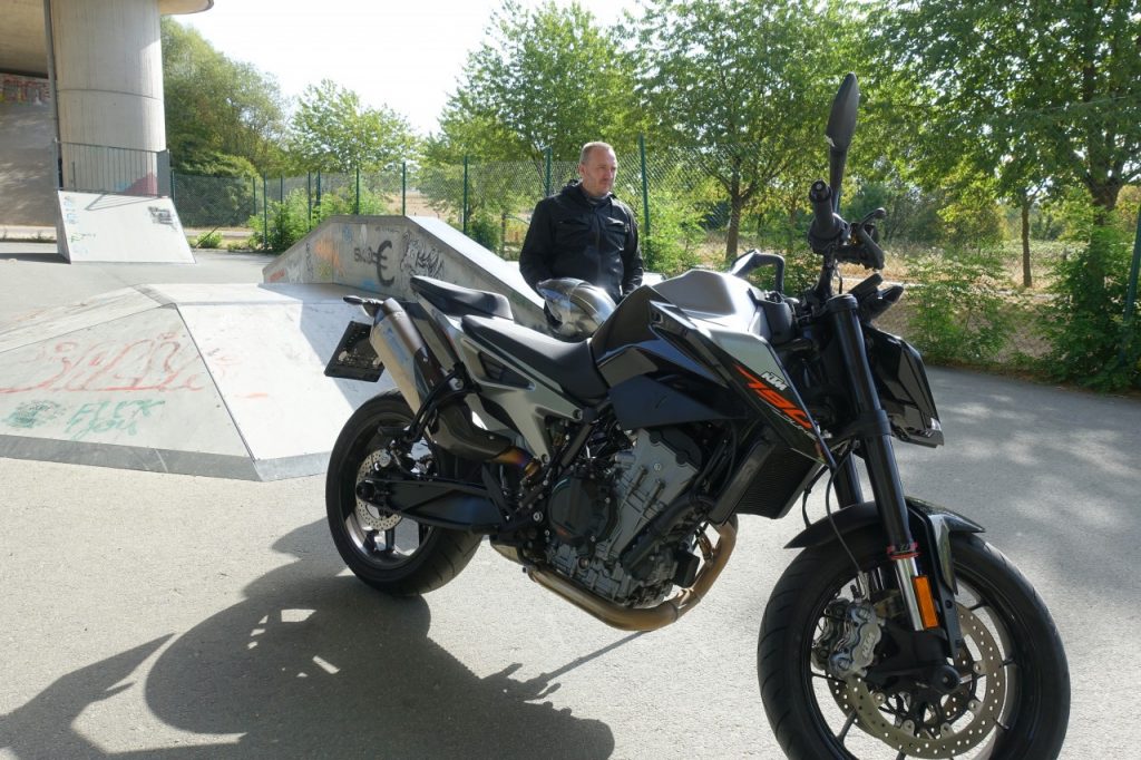 KTM Duke 790, celle qui manquait