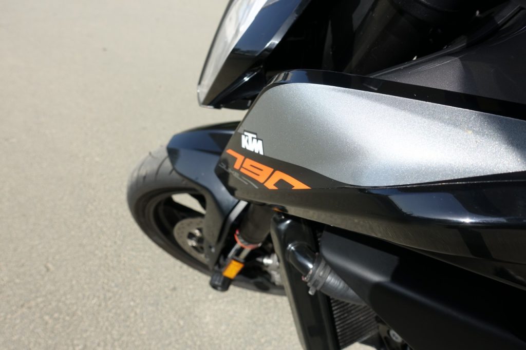 KTM Duke 790, celle qui manquait