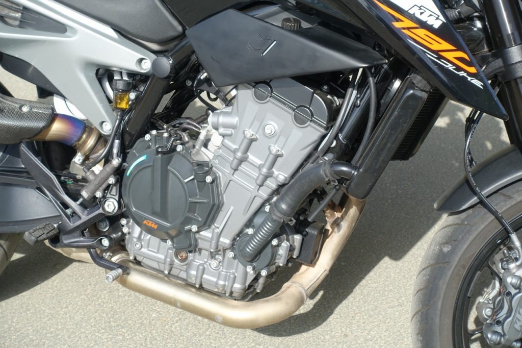 KTM Duke 790, celle qui manquait