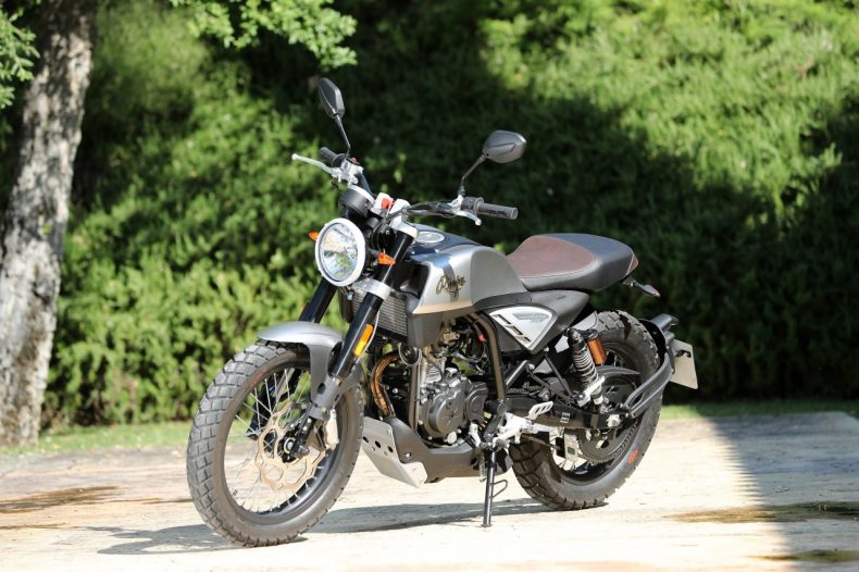 Rieju Century 125, vintage et moderne