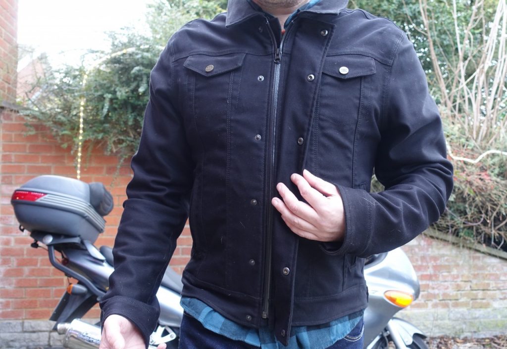 Le look ne fait pas le motard surtout avec une veste The Rokker Company