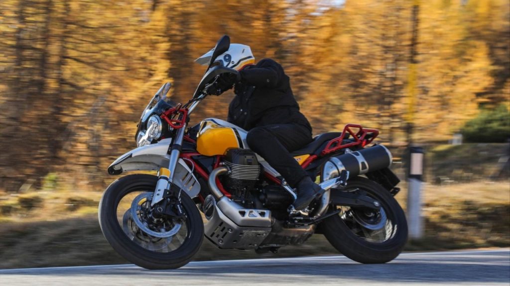 Succès pour la nouvelle Moto Guzzi V85 avec plus de 8.000 essais réservés.