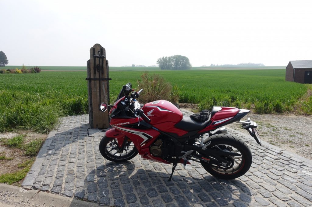 Permis A2 et sportive, incompatibles ? Non pas avec la Honda CBR 500R