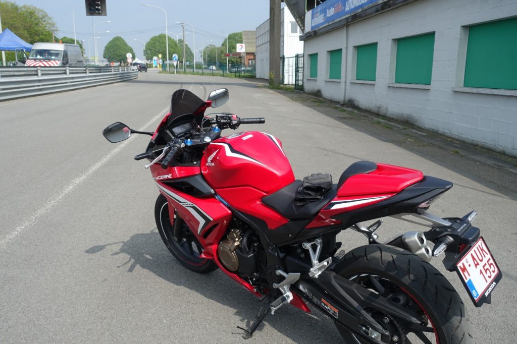 Permis A2 et sportive, incompatibles ? Non pas avec la Honda CBR 500R