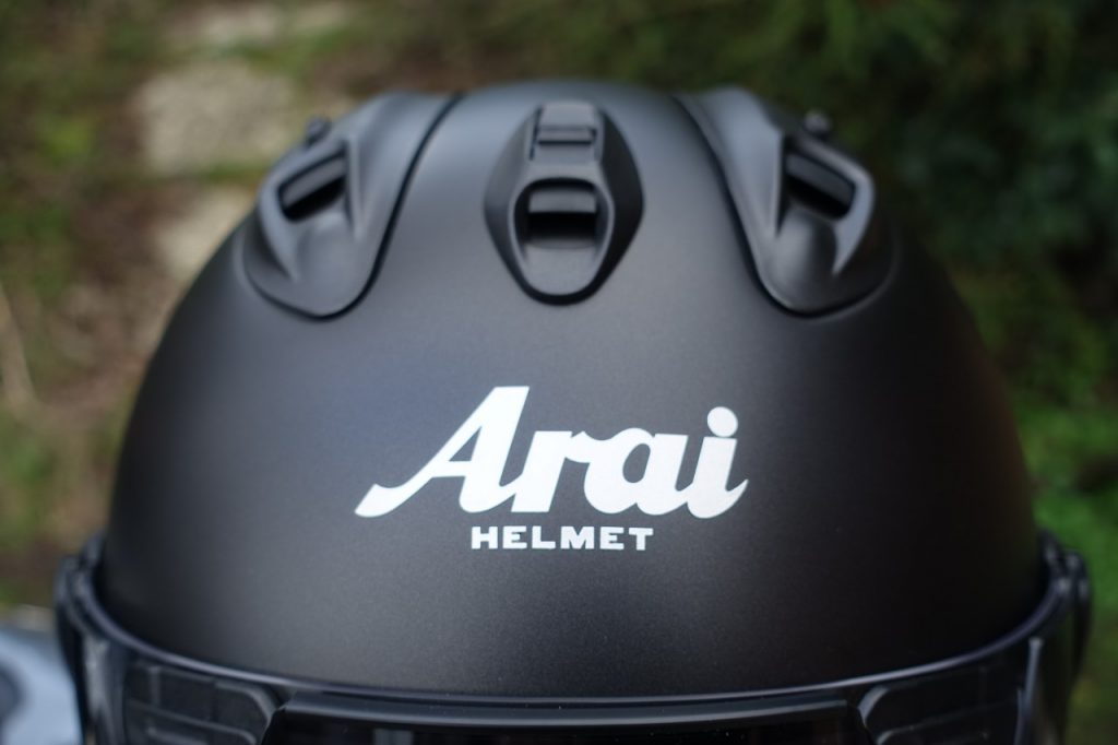 Le jet haut de gamme de Arai évolue pour devenir le SZ R Vas.