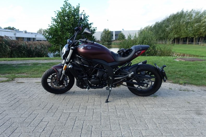 Benelli 502C le cruiser italien