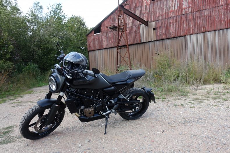 Husqvarna Svartpilen 701, un autre monde