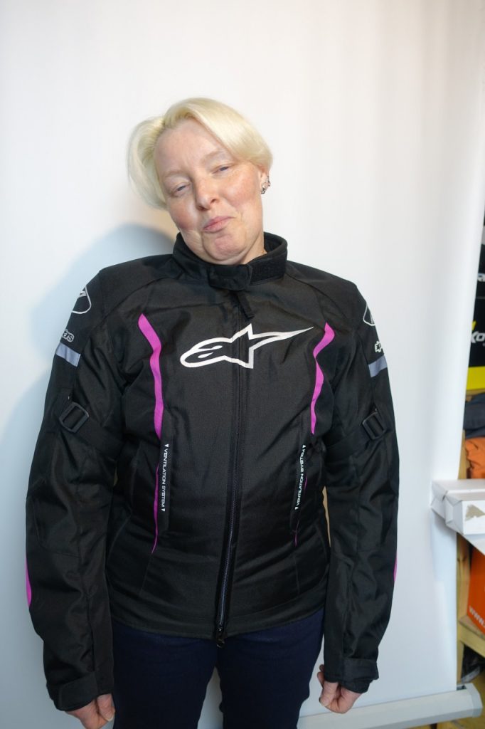 Stella Gunner V2, blouson Alpinestars, pour les ladies only.