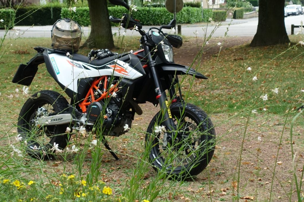 KTM 690 SMC R, à peine civilisée