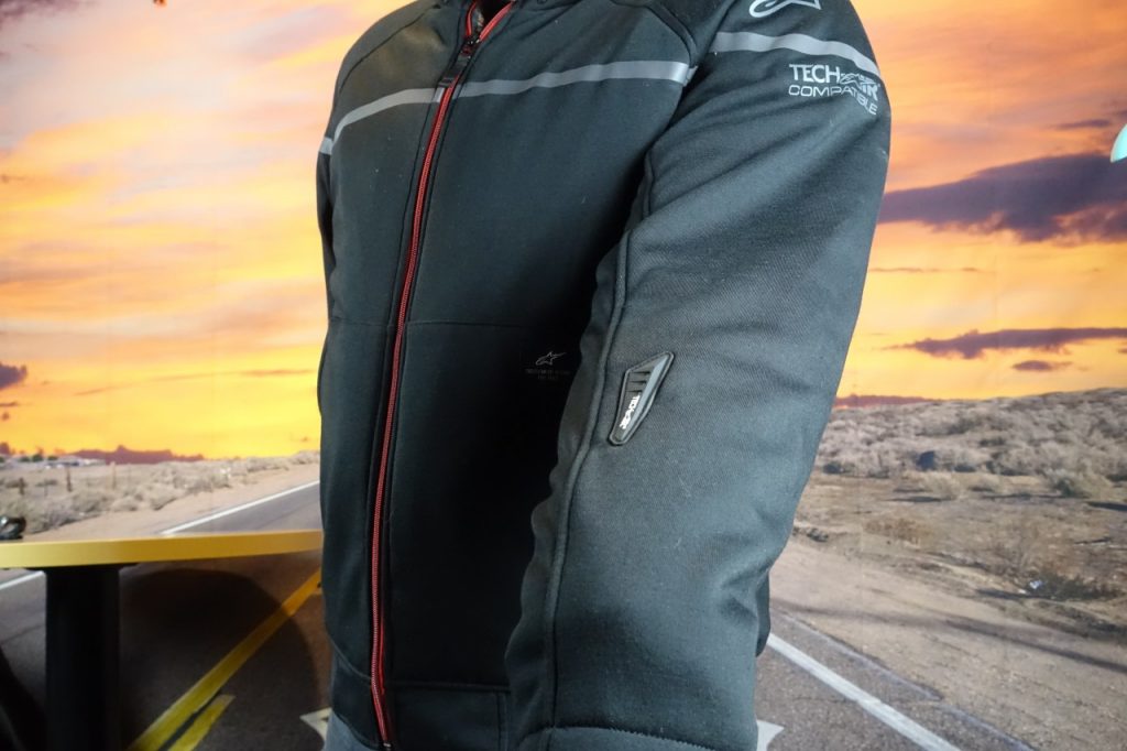 Alpinestars Tech-Air, le gilet airbag sous le hoodie.