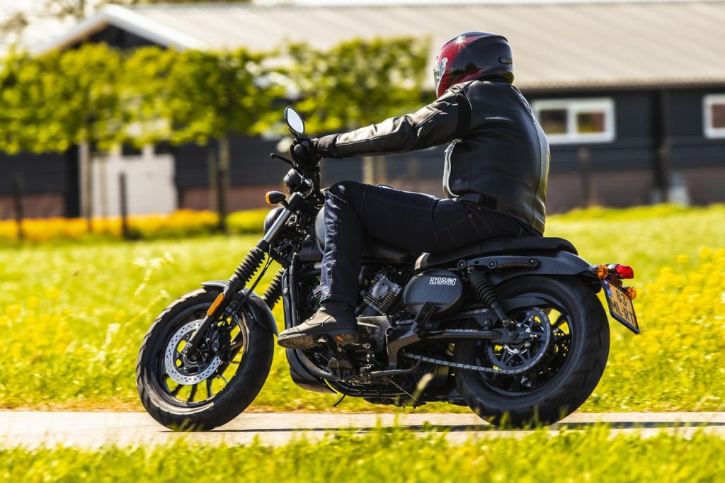 Hyosung Bobber 300 en première européenne