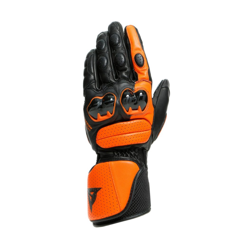 Dainese côté racing et côté gants surtout