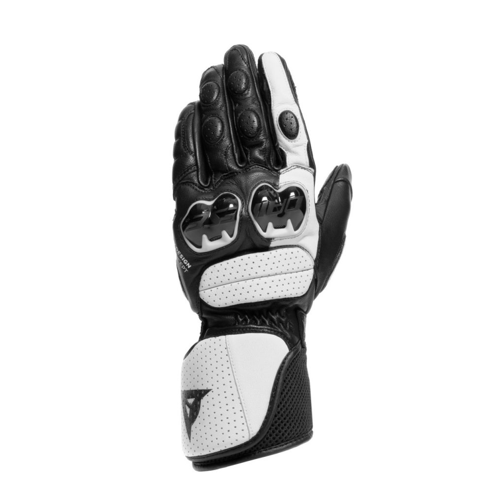 Dainese côté racing et côté gants surtout