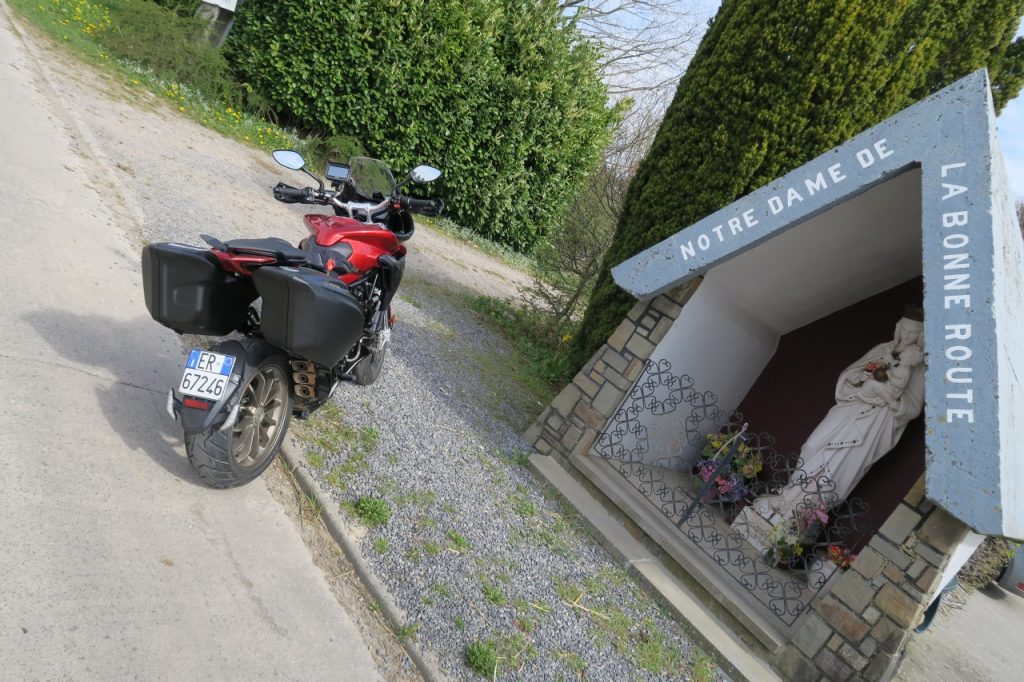 MV Agusta Turismo Veloce vs BMW GS