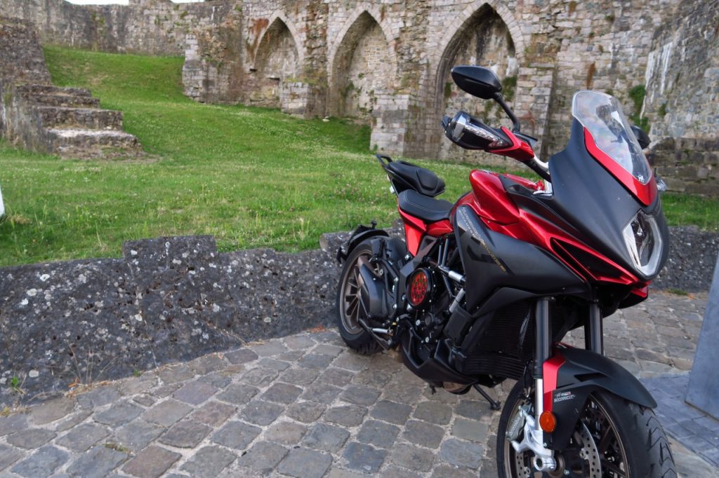 MV Agusta Turismo Veloce vs BMW GS