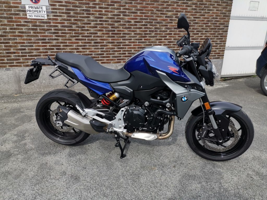 BMW F900R, séductrice bien née.