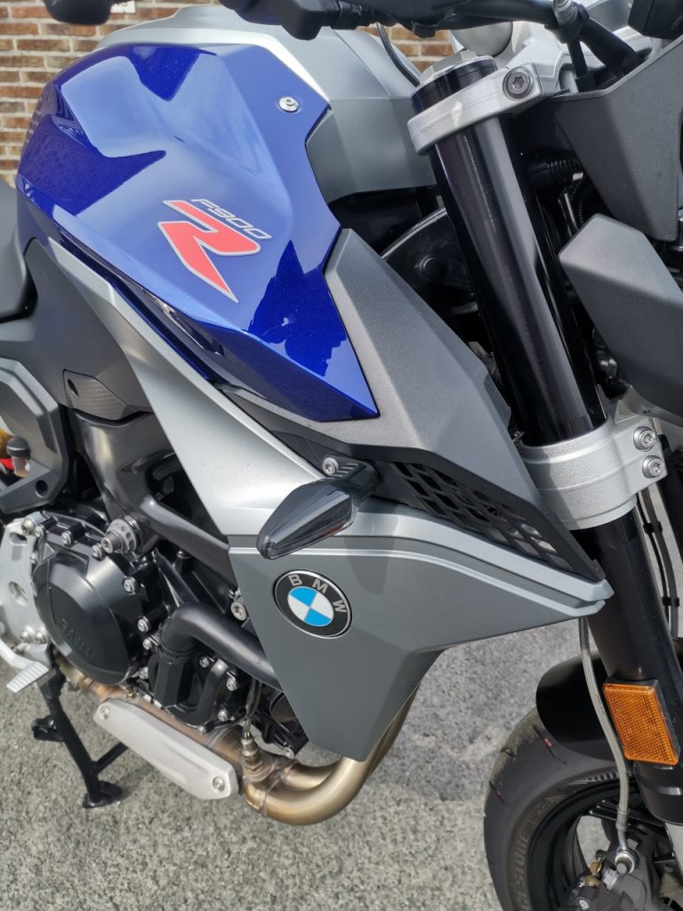 BMW F900R, séductrice bien née.