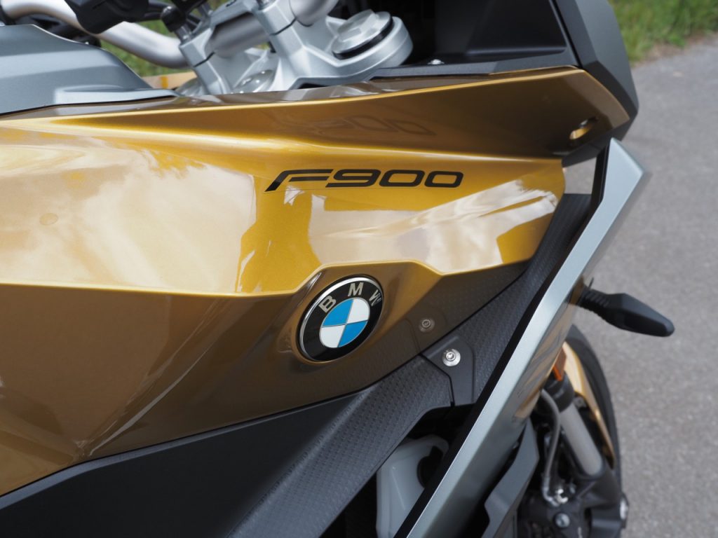 BMW F900 XR, le chaînon manquant