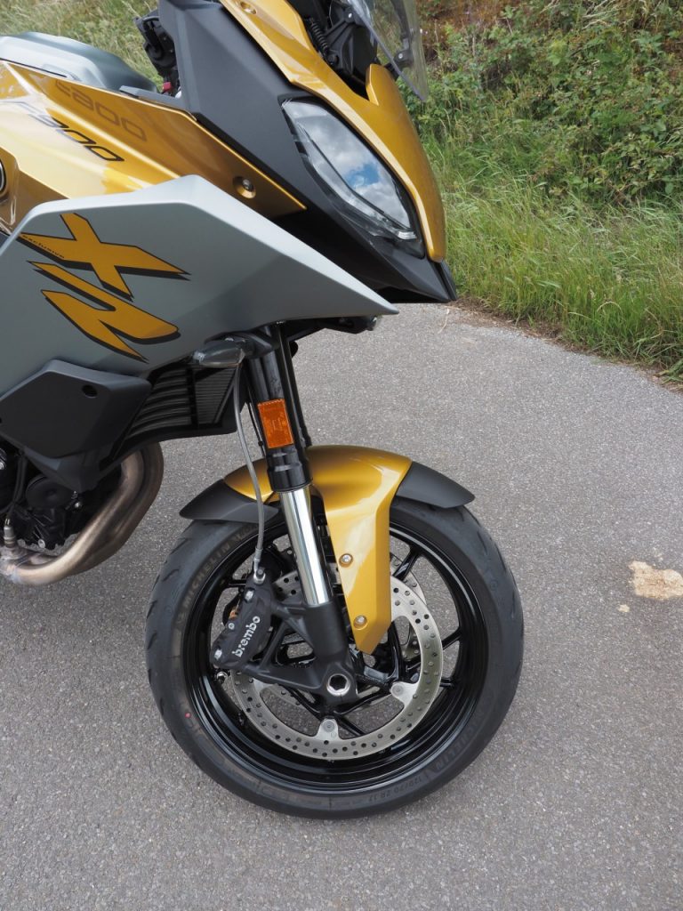 BMW F900 XR, le chaînon manquant