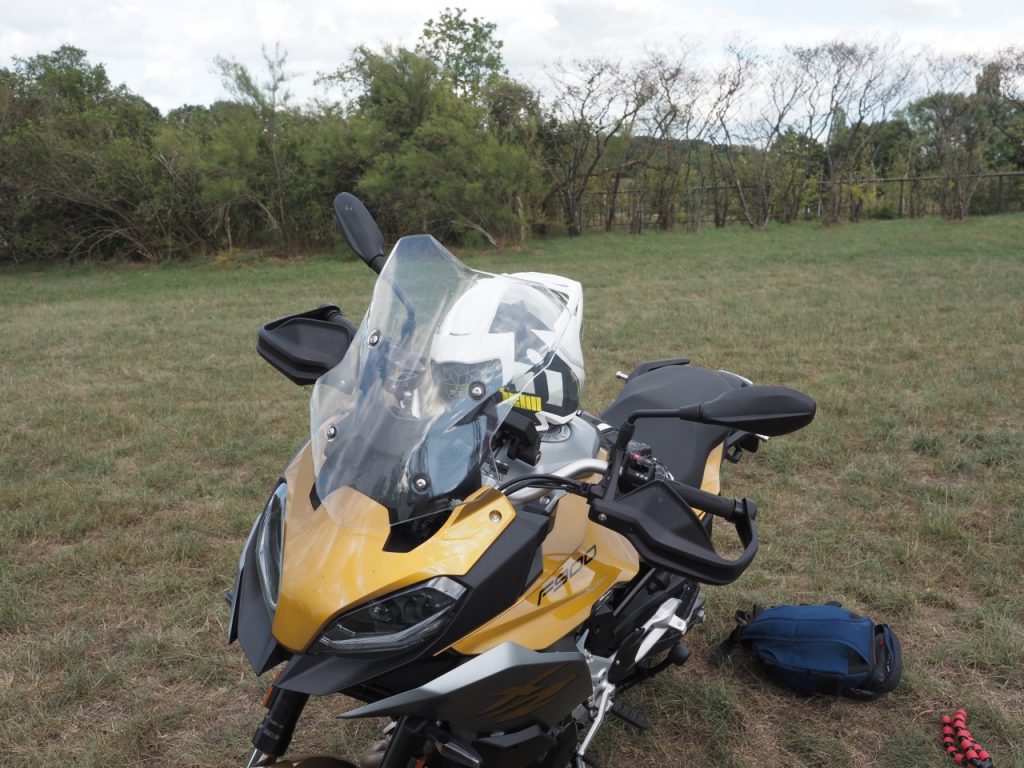 BMW F900 XR, le chaînon manquant