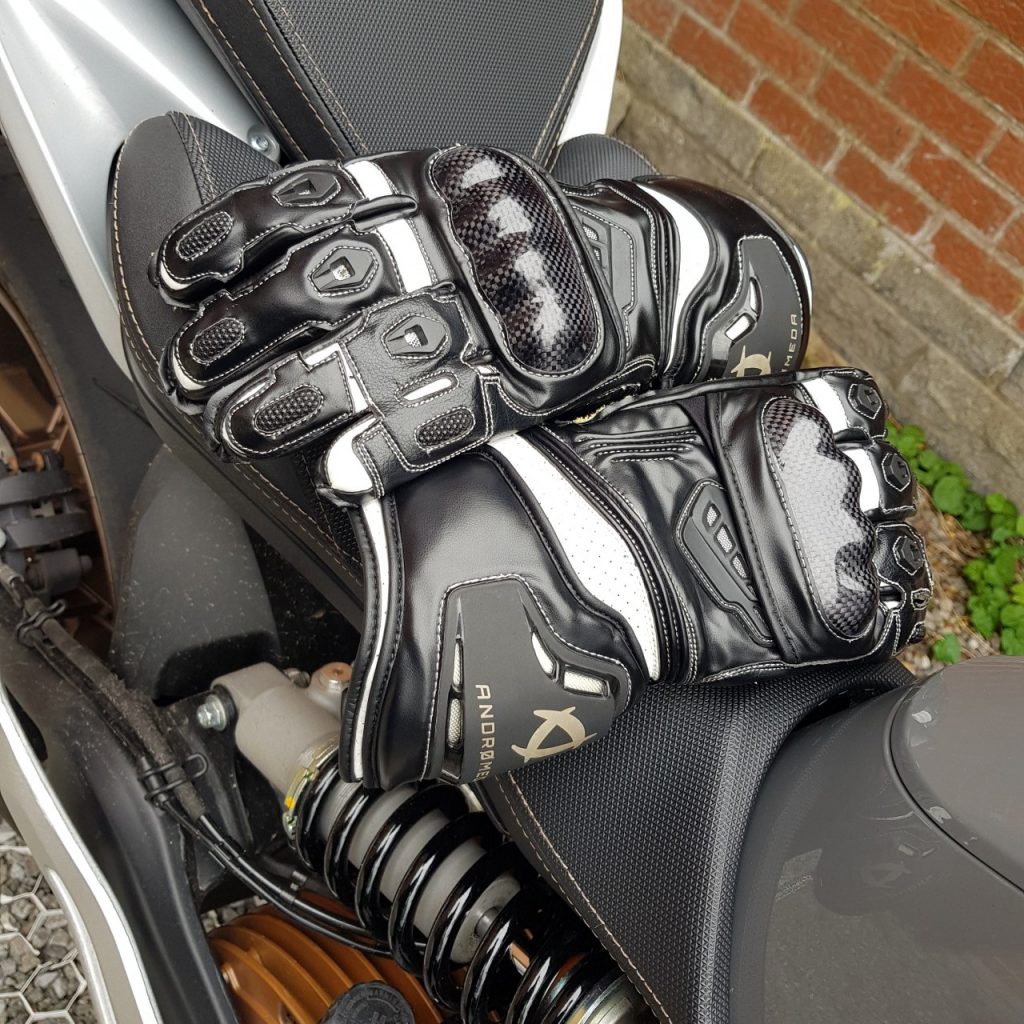 Andromeda Meteor, des gants racing et Vegan