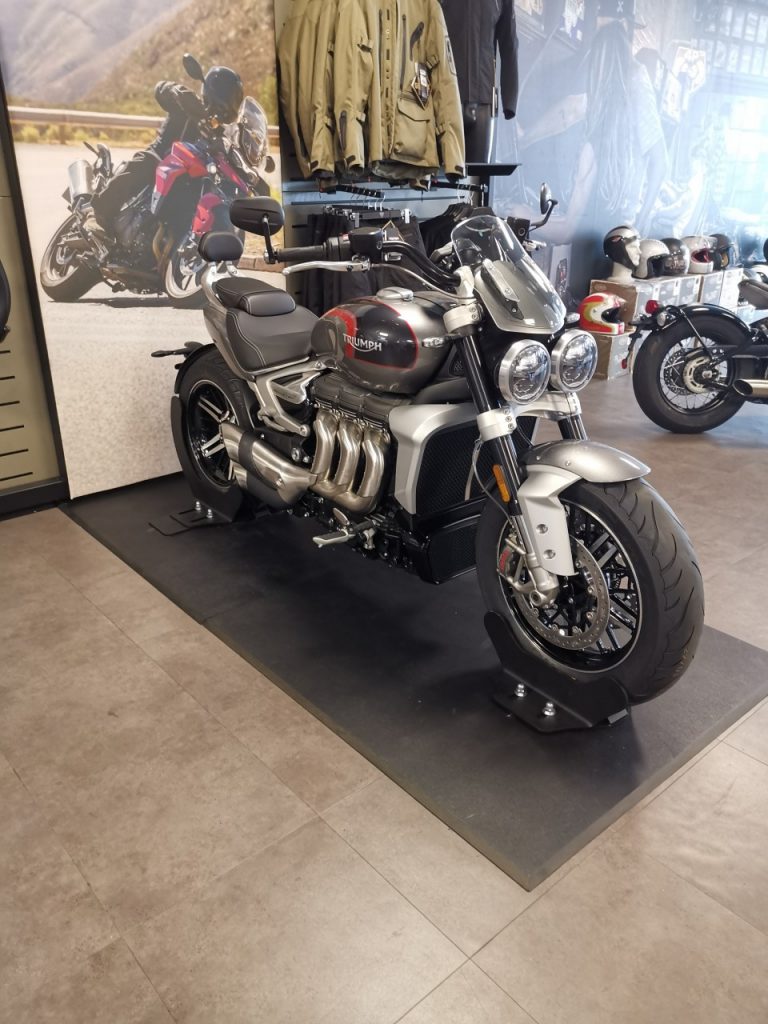 Triumph Rocket 3 GT 2020 , Bodybuildée !