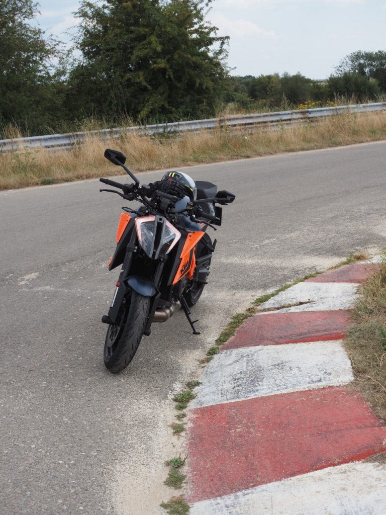 La bombe! On a testé la KTM SuperDuke 1290 R