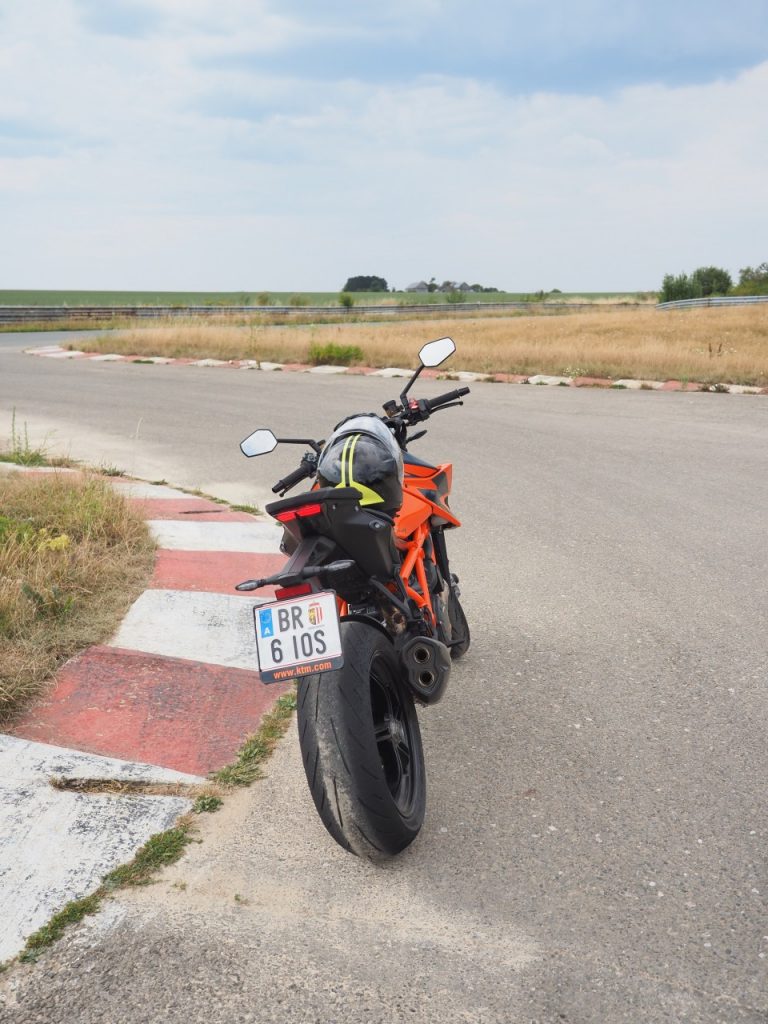 La bombe! On a testé la KTM SuperDuke 1290 R