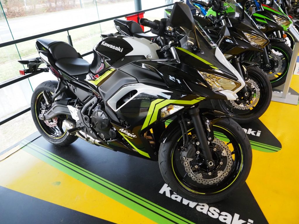 Des nouvelles Kawasaki, en visite chez Golden Bikes