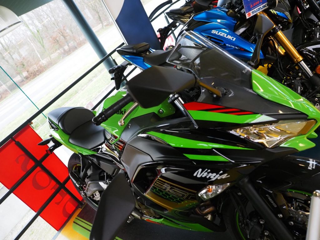 Des nouvelles Kawasaki, en visite chez Golden Bikes