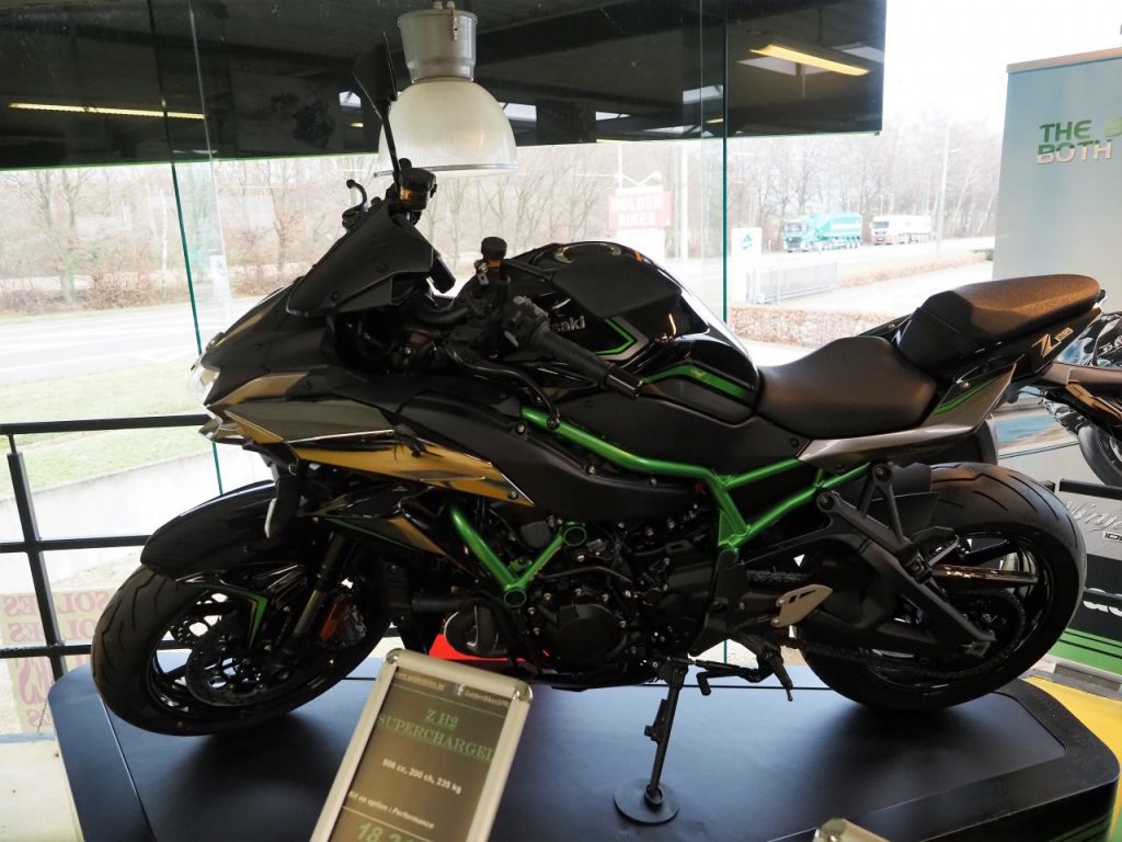 Des nouvelles Kawasaki, en visite chez Golden Bikes