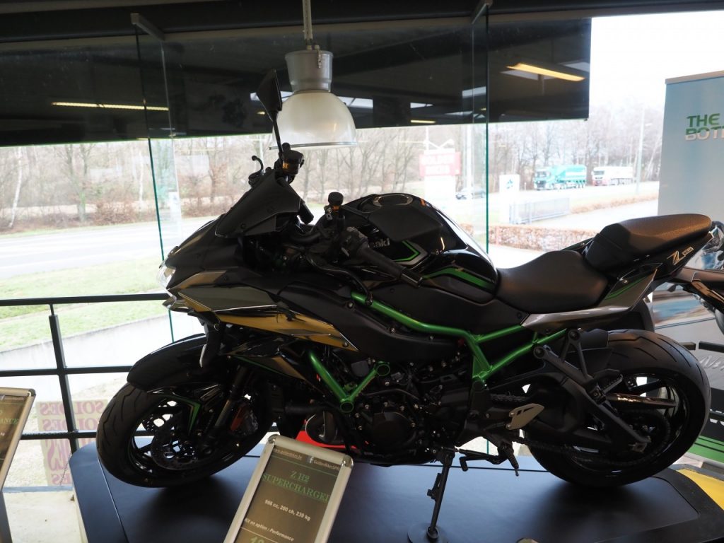 Des nouvelles Kawasaki, en visite chez Golden Bikes