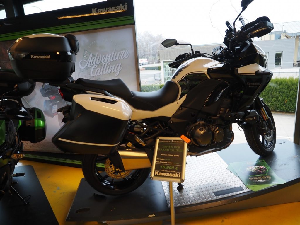 Des nouvelles Kawasaki, en visite chez Golden Bikes